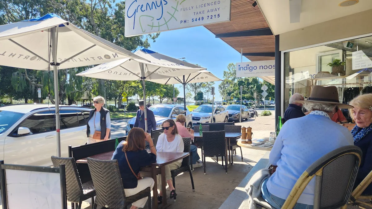Vibe, Grenny's Restaurant