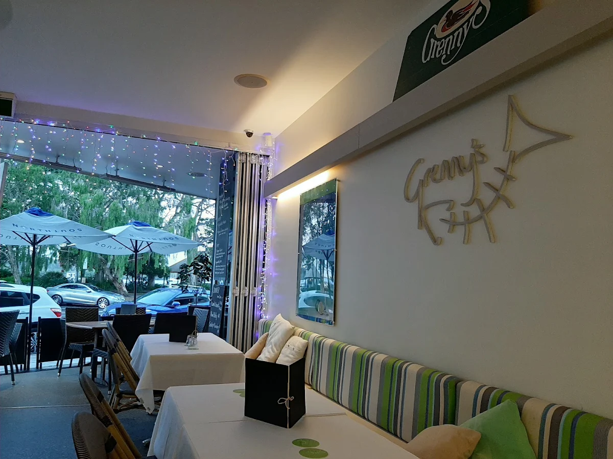 Vibe, Grenny's Restaurant