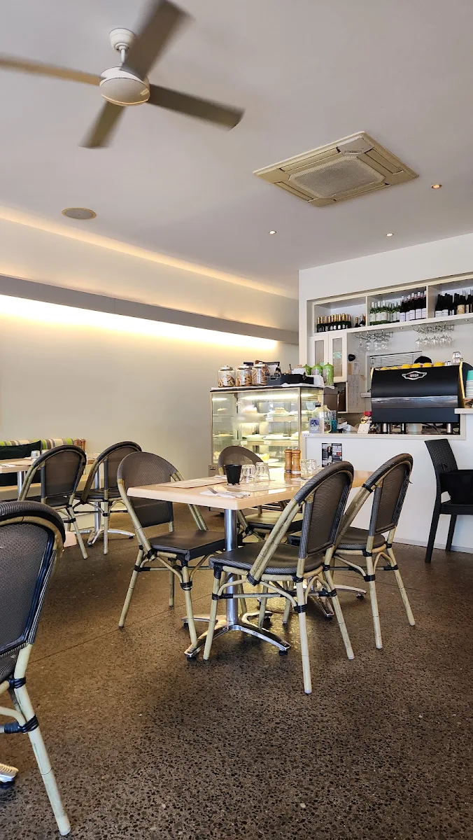 Vibe, Grenny's Restaurant
