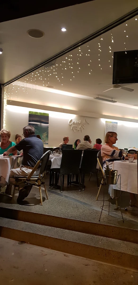 Vibe, Grenny's Restaurant