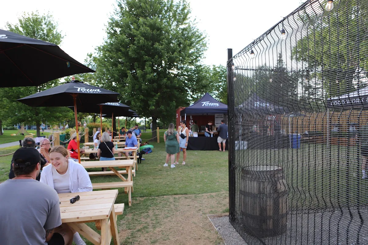 Vibe, The Pump House