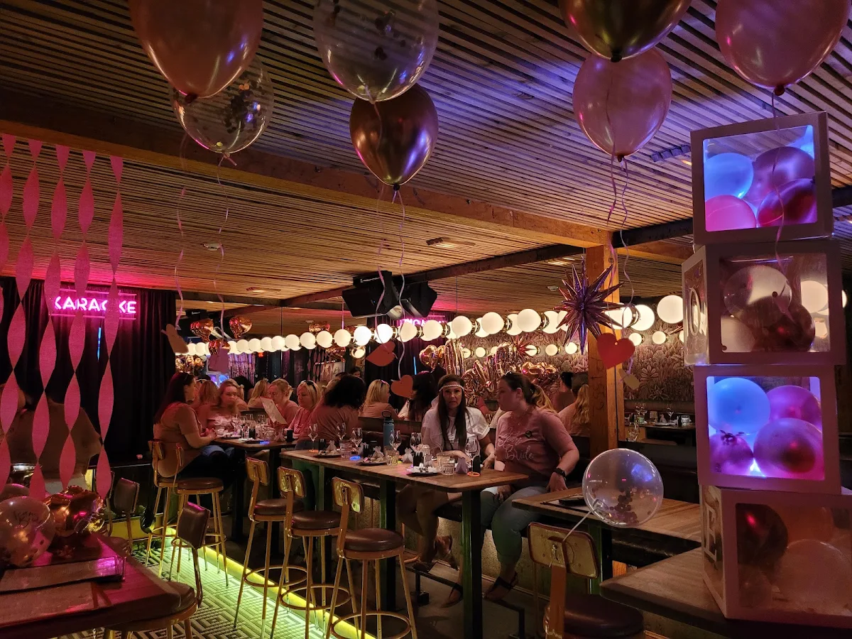 Vibe, Le Boating Club
