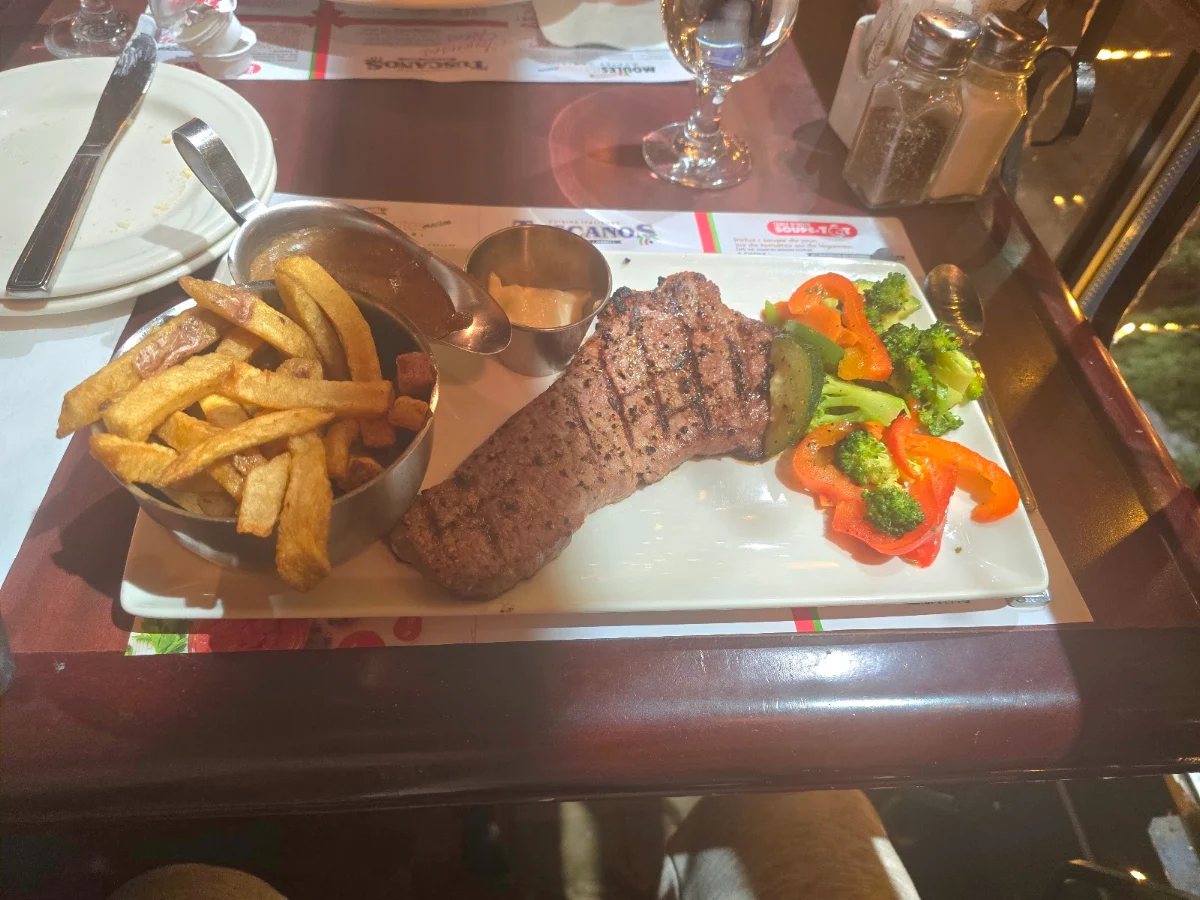 Food & drink, Restaurant Tuscanos