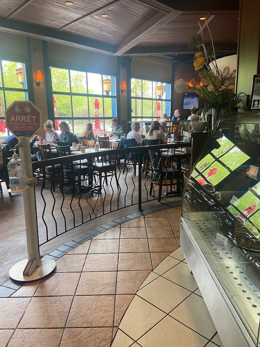 Vibe, Restaurant Tuscanos