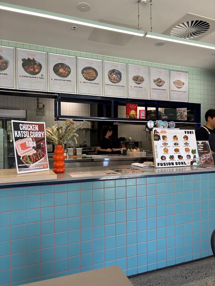 Vibe, Yori Canberra Poke