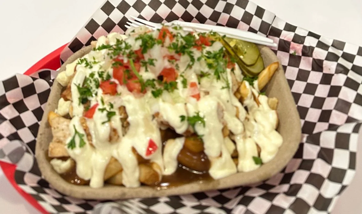 Food & drink, Charger Gourmet Burgers & Poutine ( HALAL )
