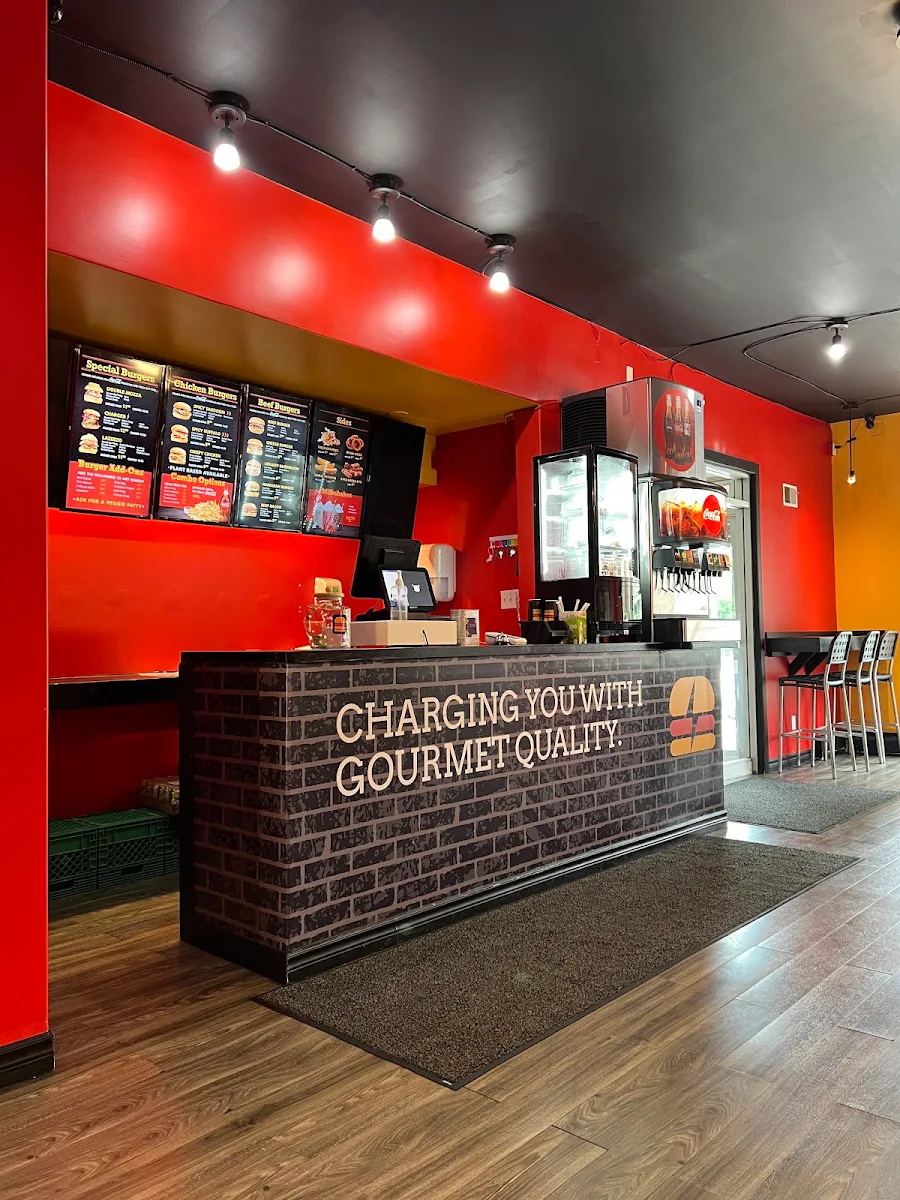 Vibe, Charger Gourmet Burgers & Poutine ( HALAL )