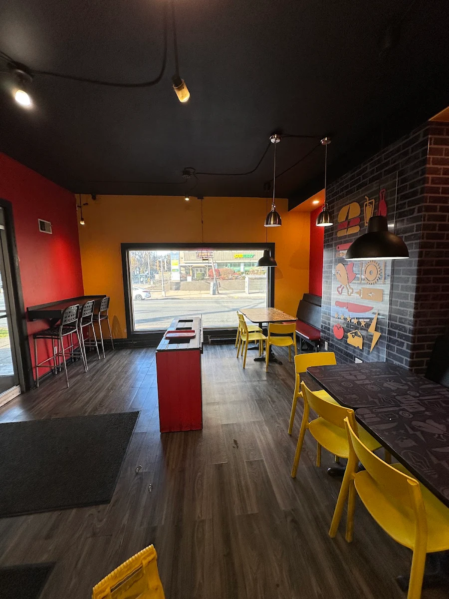 Vibe, Charger Gourmet Burgers & Poutine ( HALAL )