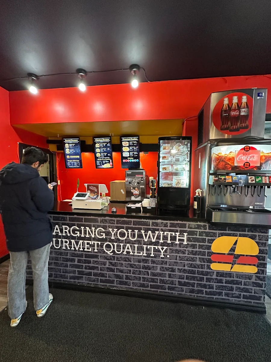 Vibe, Charger Gourmet Burgers & Poutine ( HALAL )
