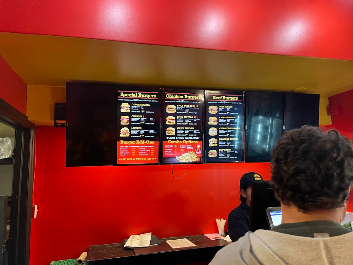 Vibe, Charger Gourmet Burgers & Poutine ( HALAL )