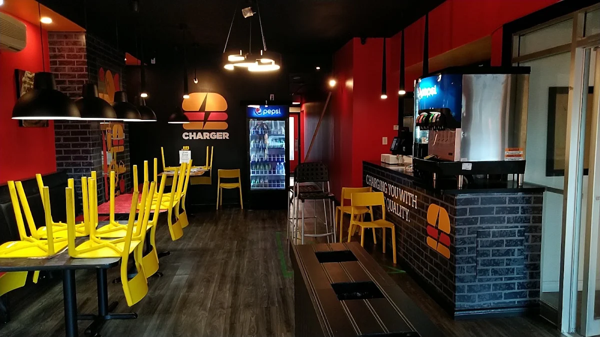 Vibe, Charger Gourmet Burgers & Poutine ( HALAL )