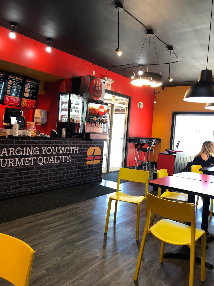 Vibe, Charger Gourmet Burgers & Poutine ( HALAL )