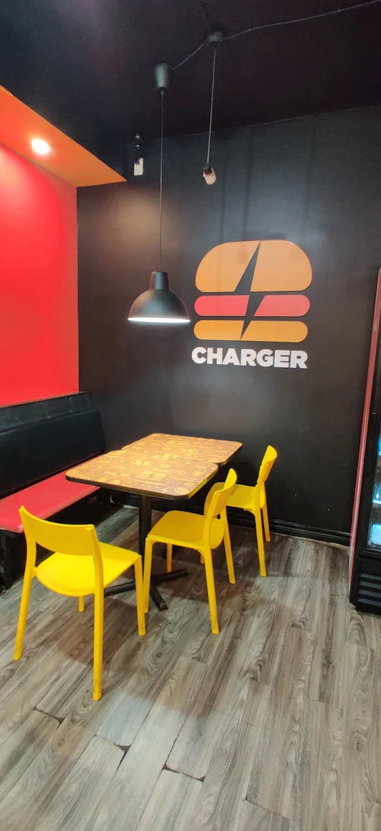 Vibe, Charger Gourmet Burgers & Poutine ( HALAL )
