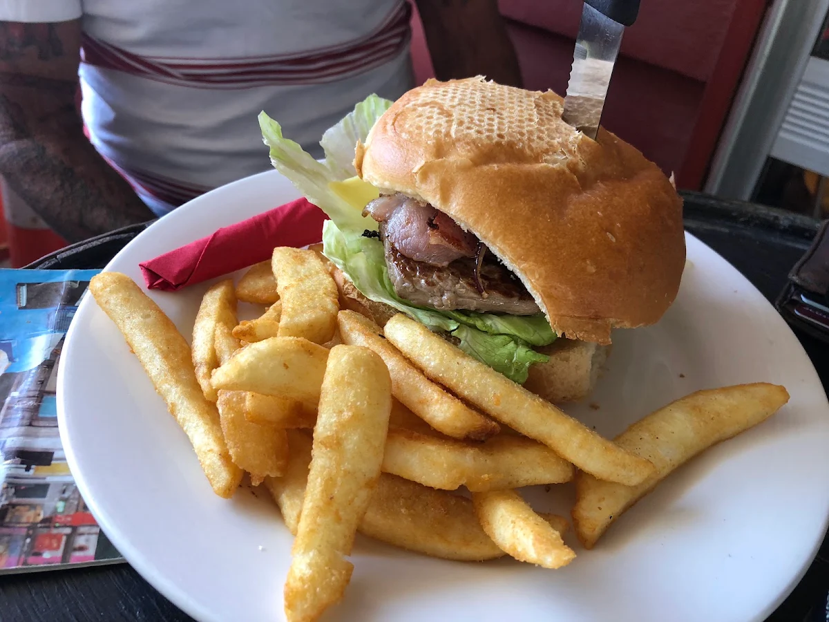 Food & drink, Fernvale Hotel Motel