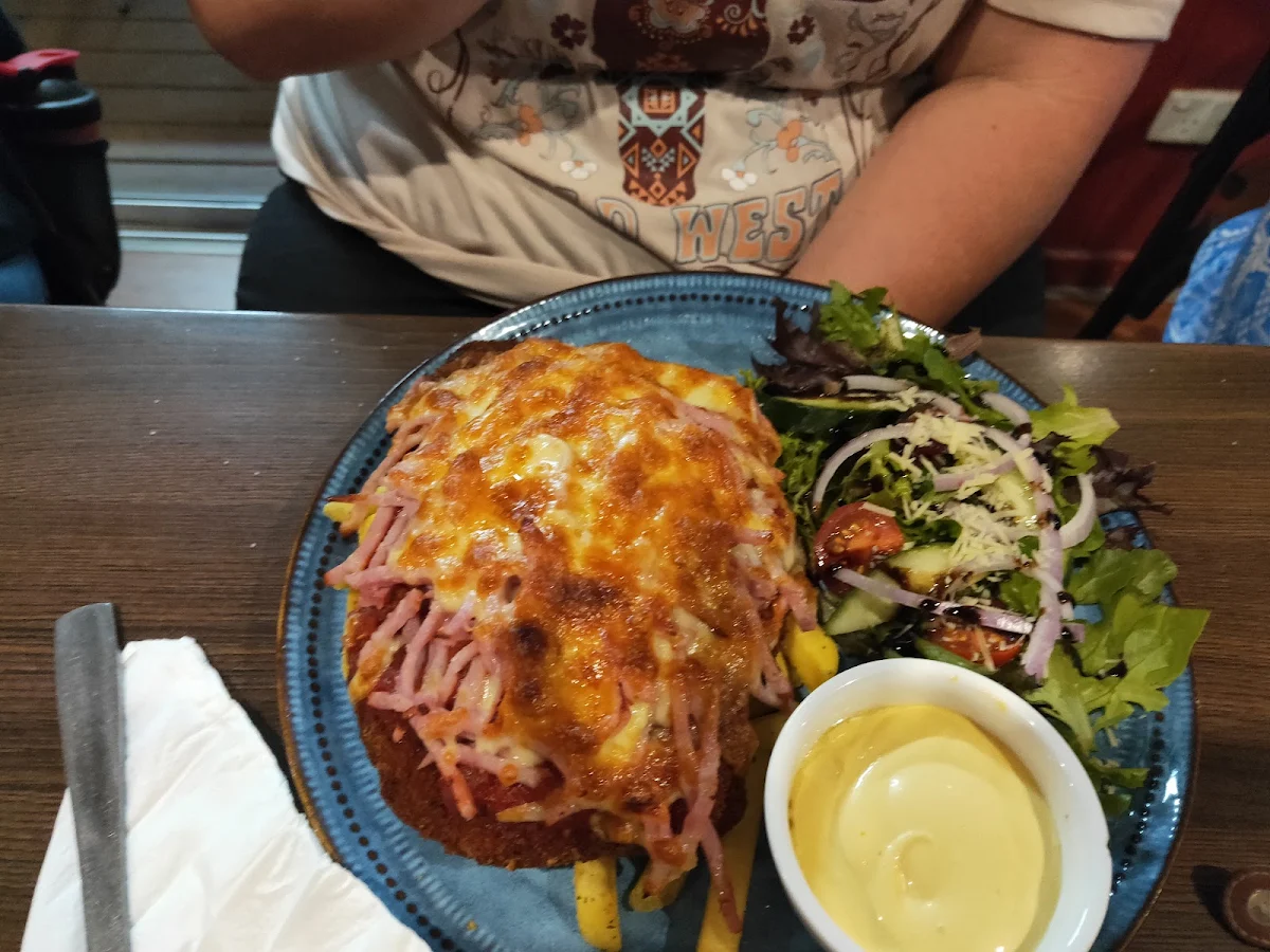 Food & drink, Fernvale Hotel Motel