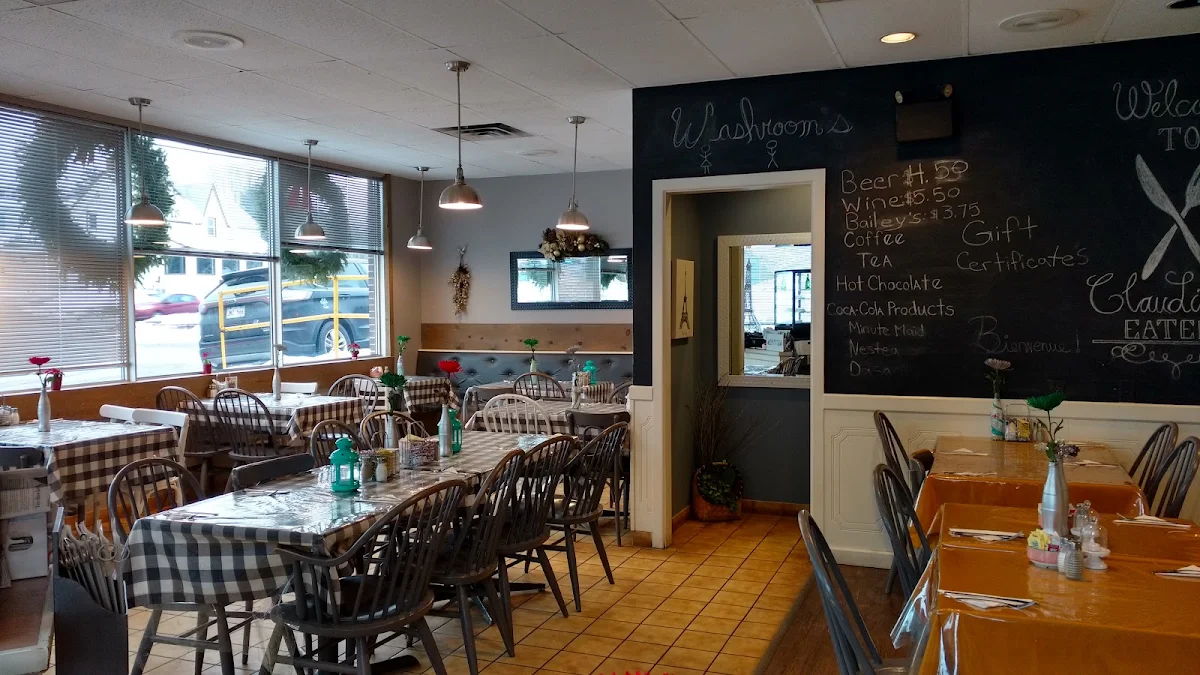 Vibe, Claudine's Eatery