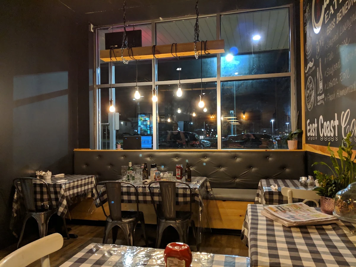 Vibe, Claudine's Eatery