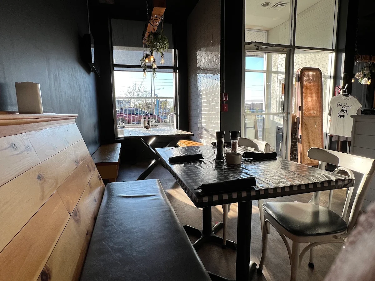 Vibe, Claudine's Eatery