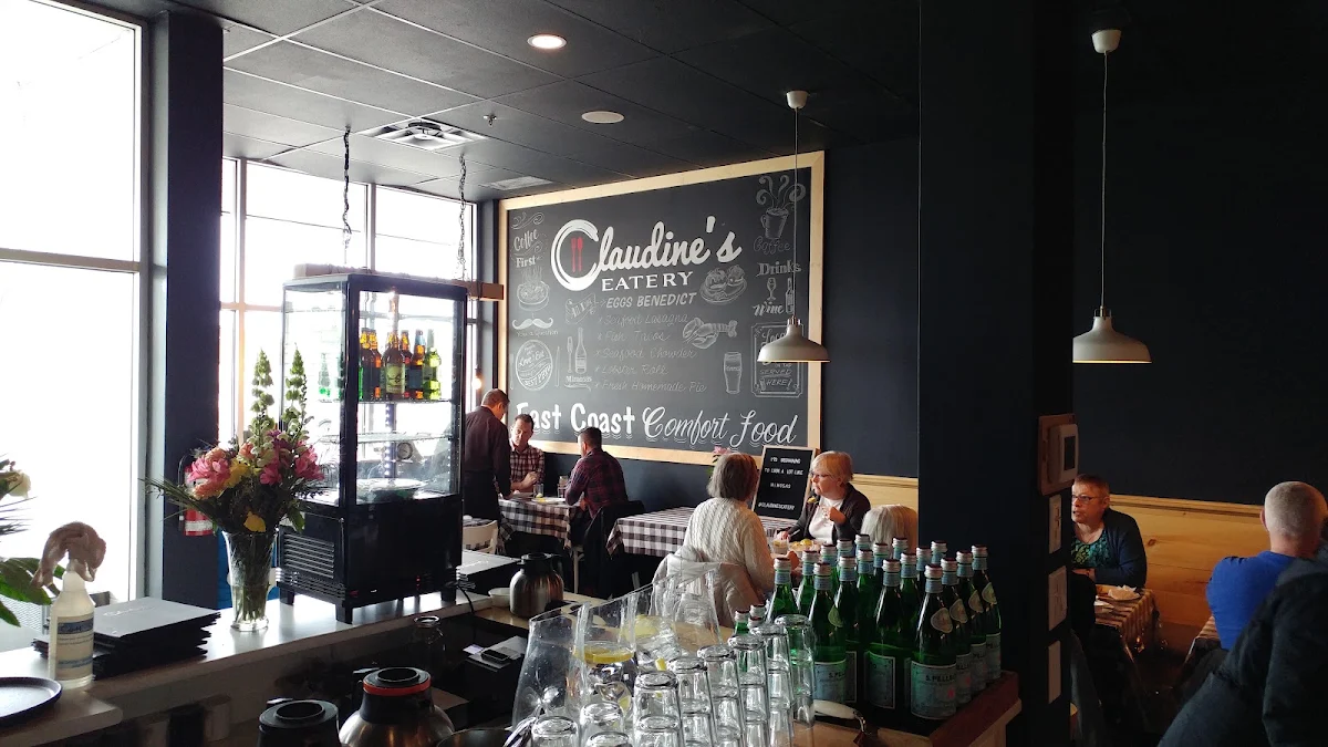 Vibe, Claudine's Eatery