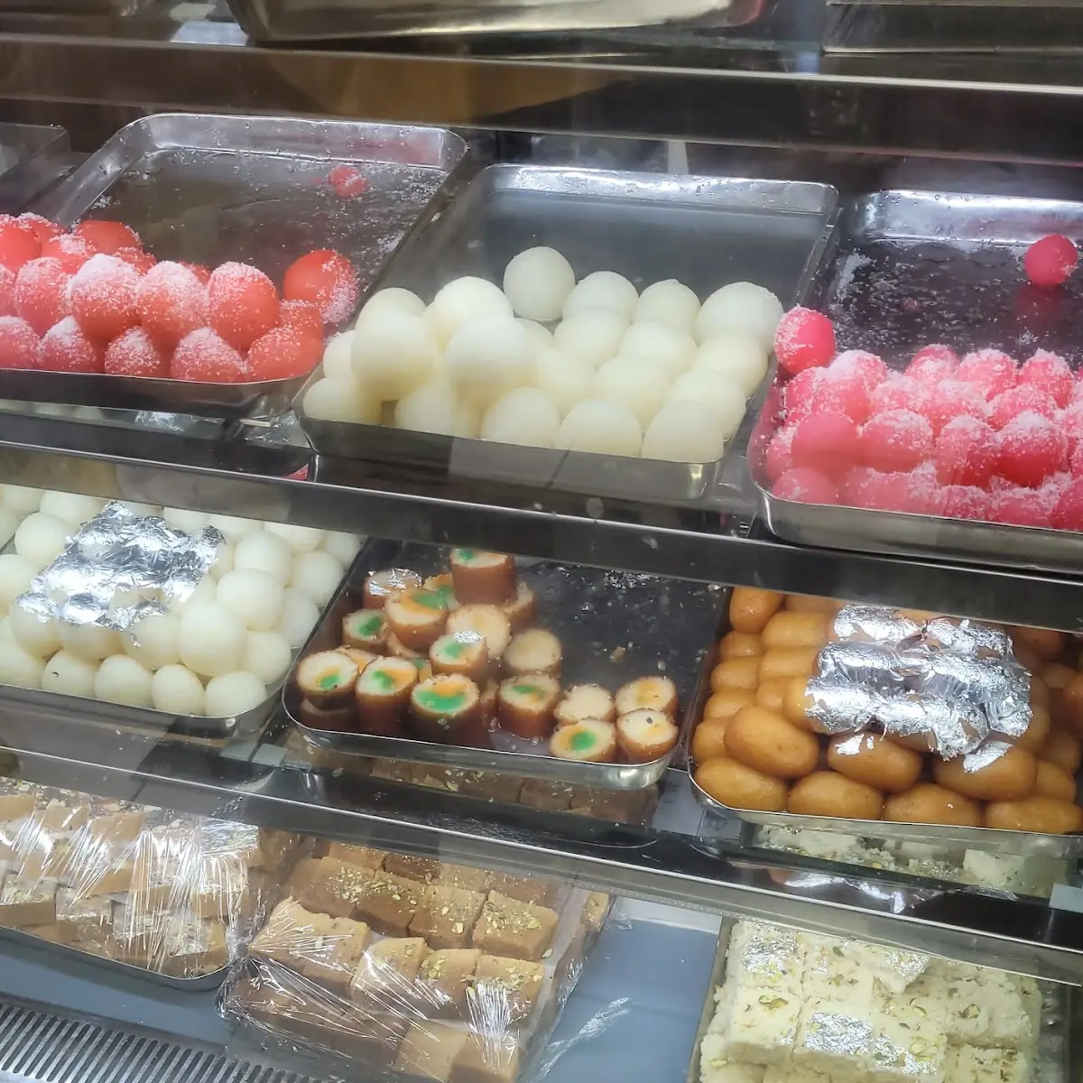Vibe, Gian's Sweetshop