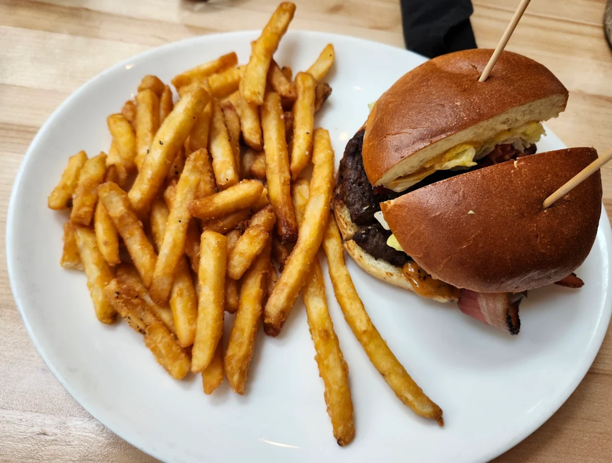 Food & drink, Fort Pub & Grill