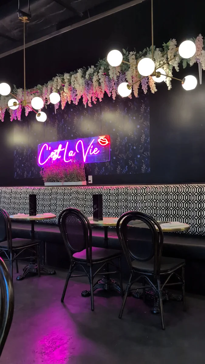 Vibe, Bibi Bistro