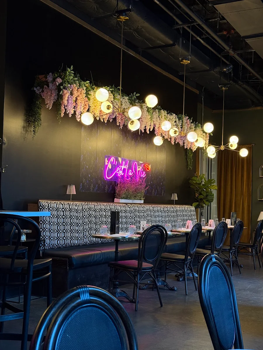Vibe, Bibi Bistro