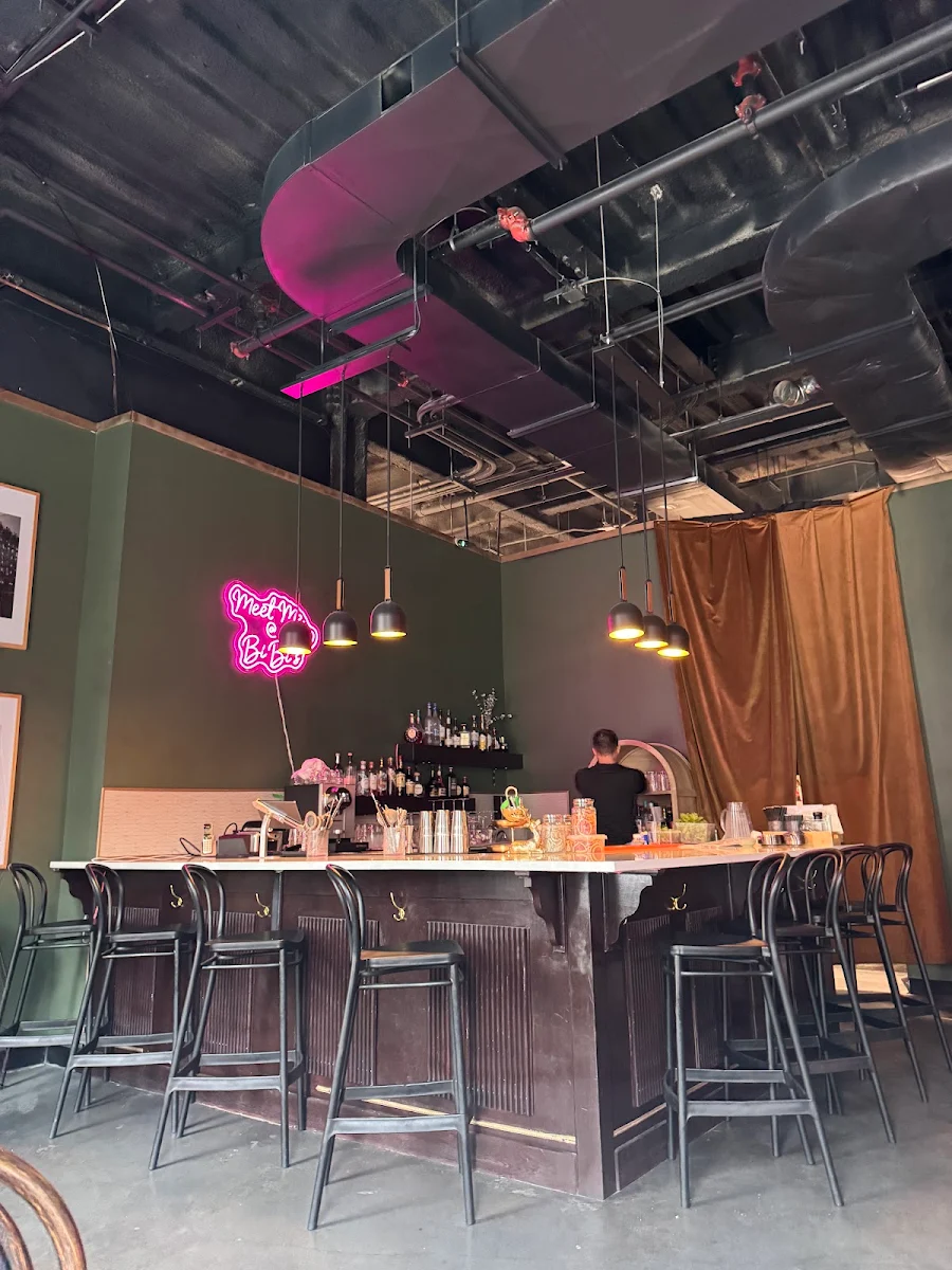 Vibe, Bibi Bistro