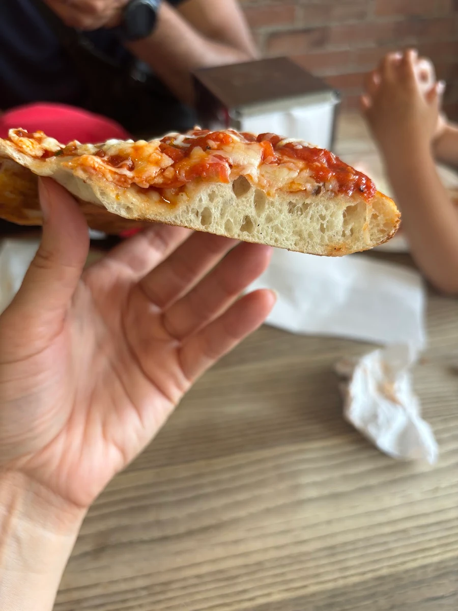 Food & drink, Theos Pizzeria