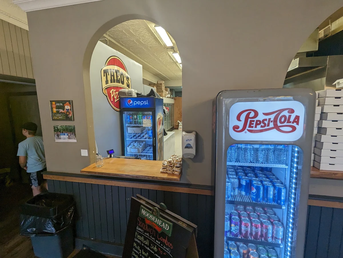 Vibe, Theos Pizzeria