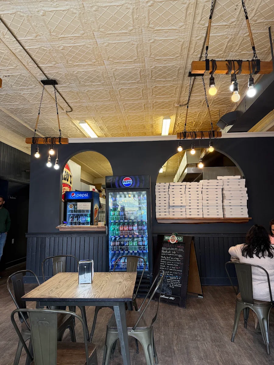Vibe, Theos Pizzeria