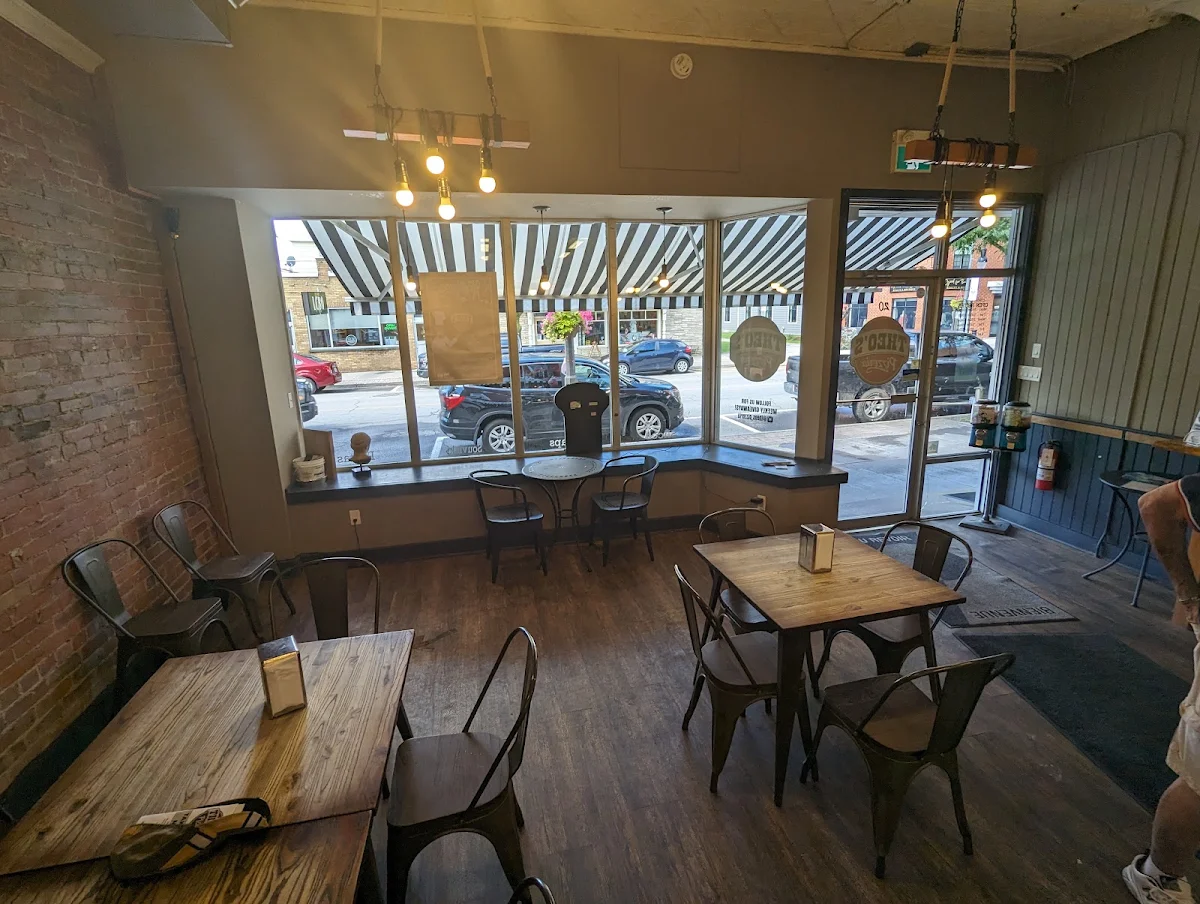 Vibe, Theos Pizzeria