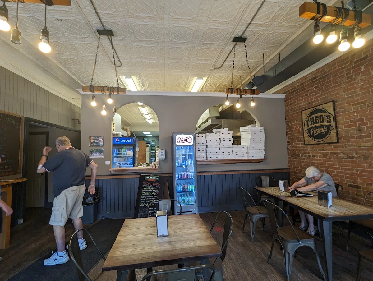 Vibe, Theos Pizzeria