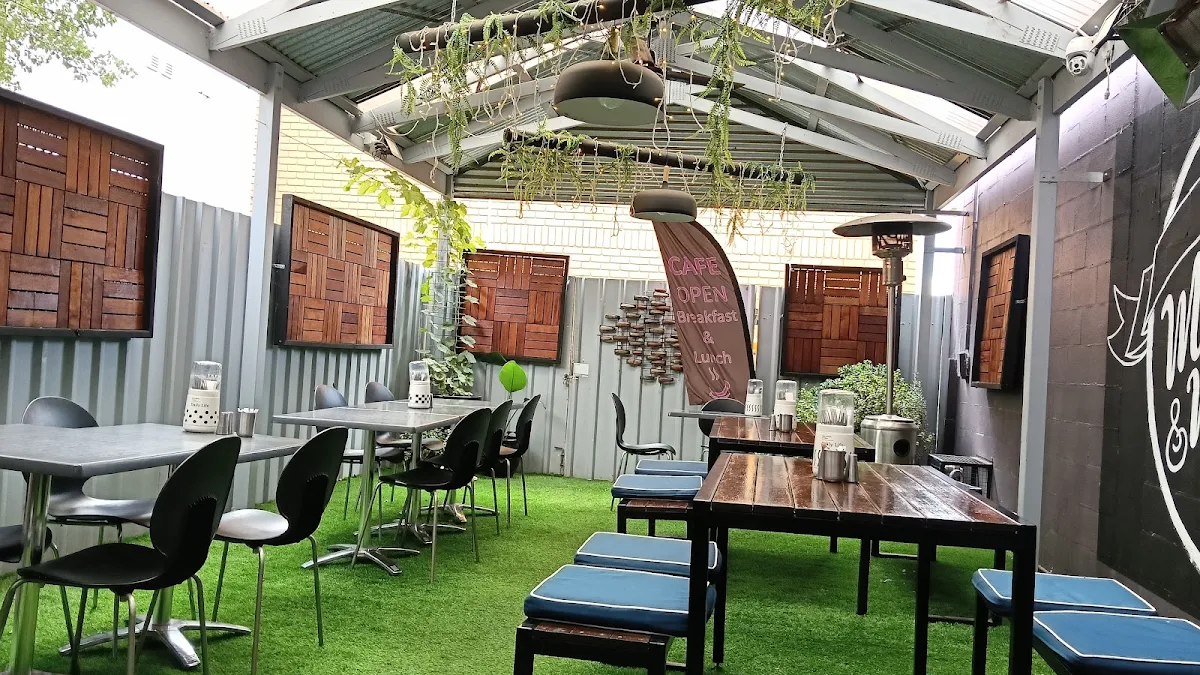 Vibe, Savourybite cafe