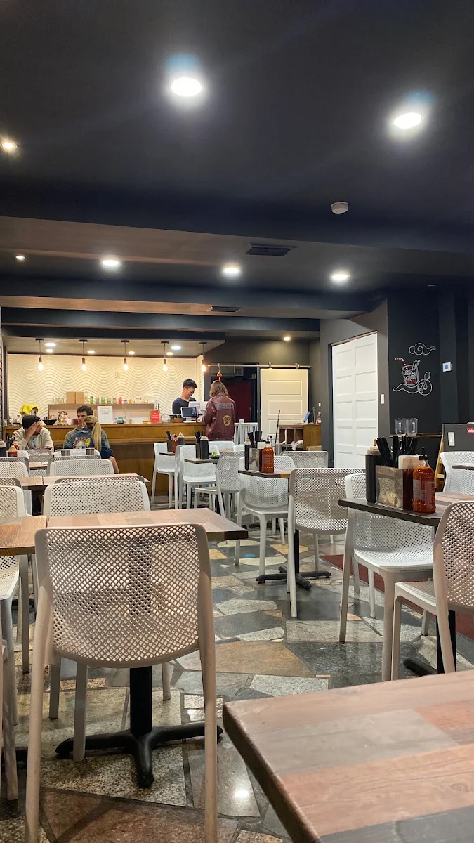 Vibe, Restaurant I AM PHO (Saint-Laurent)