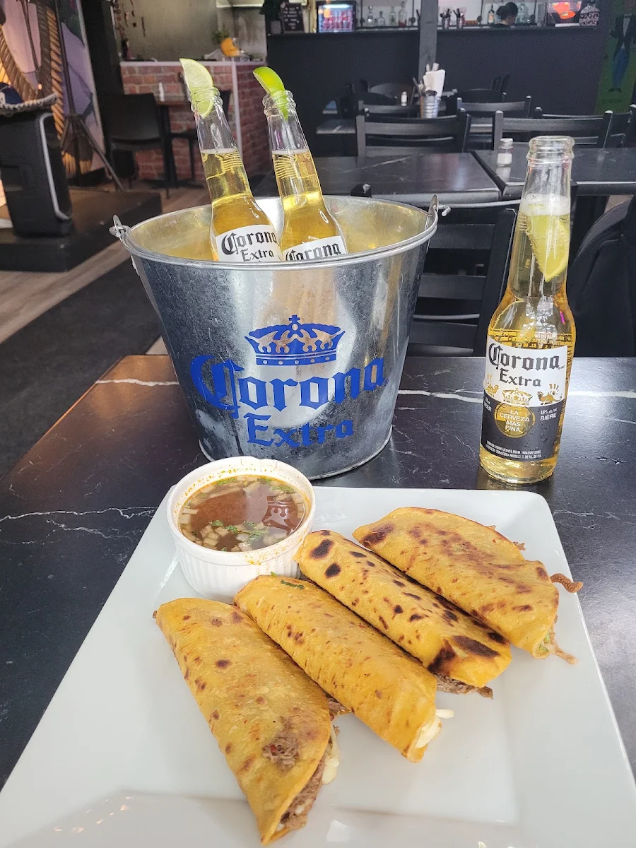 Food & drink, El Molcajete