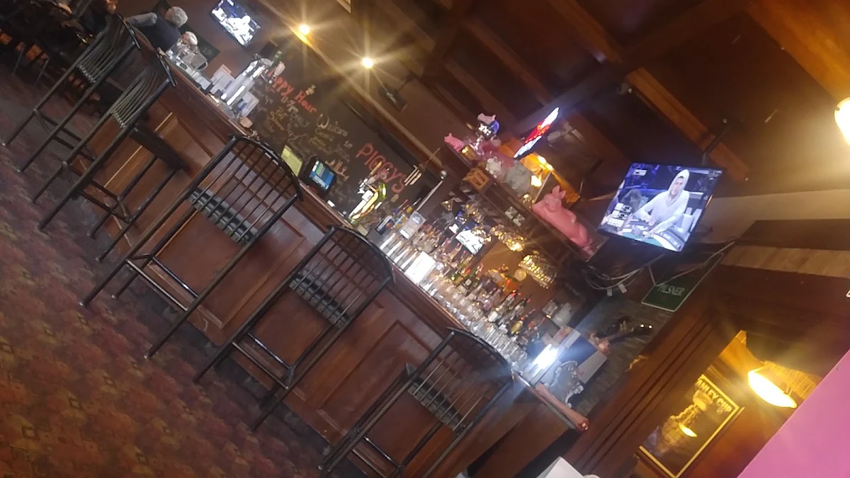Vibe, PIGGY'S PUB & GRILL