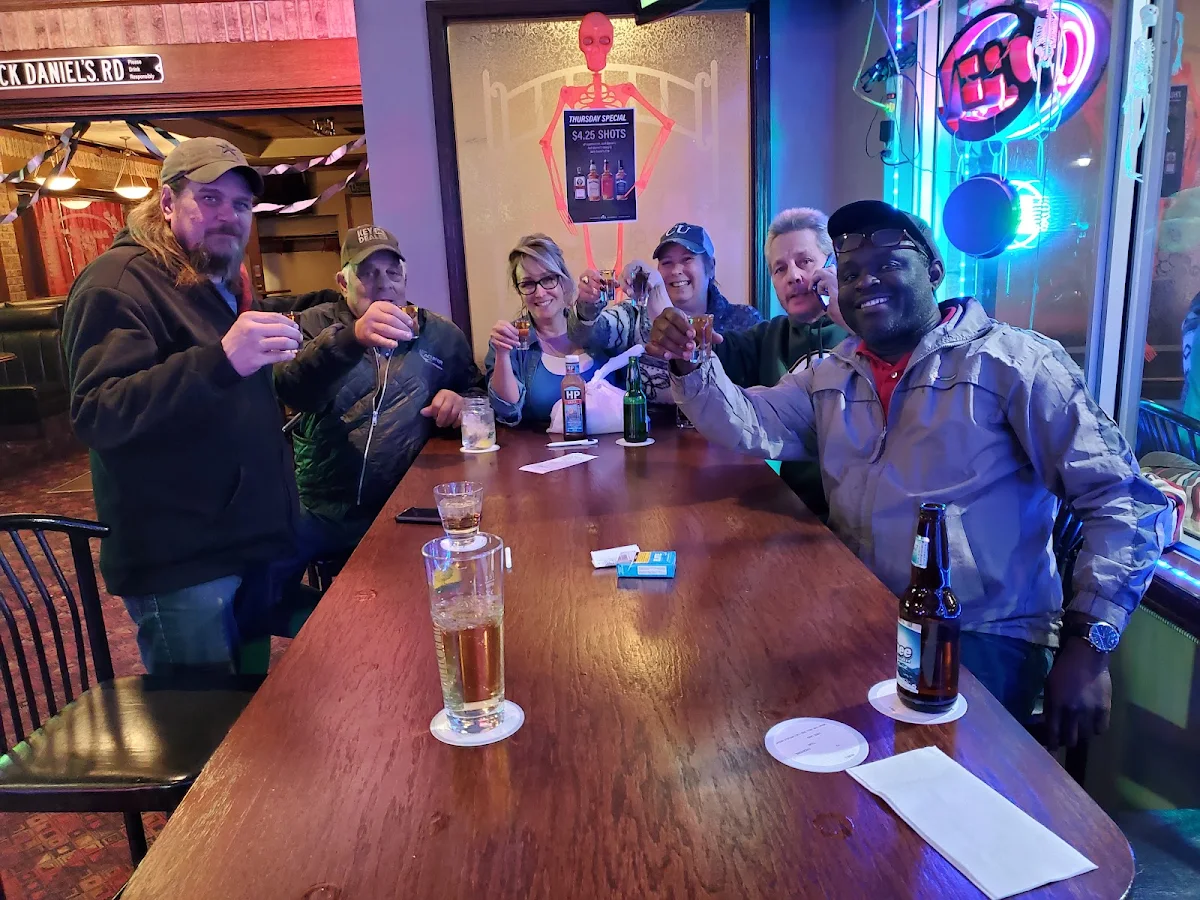 Vibe, PIGGY'S PUB & GRILL