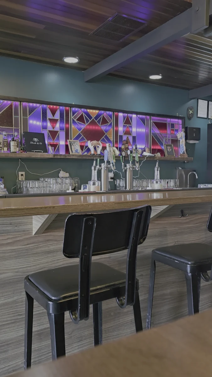 Vibe, Paradox Pizzeria & Brewery