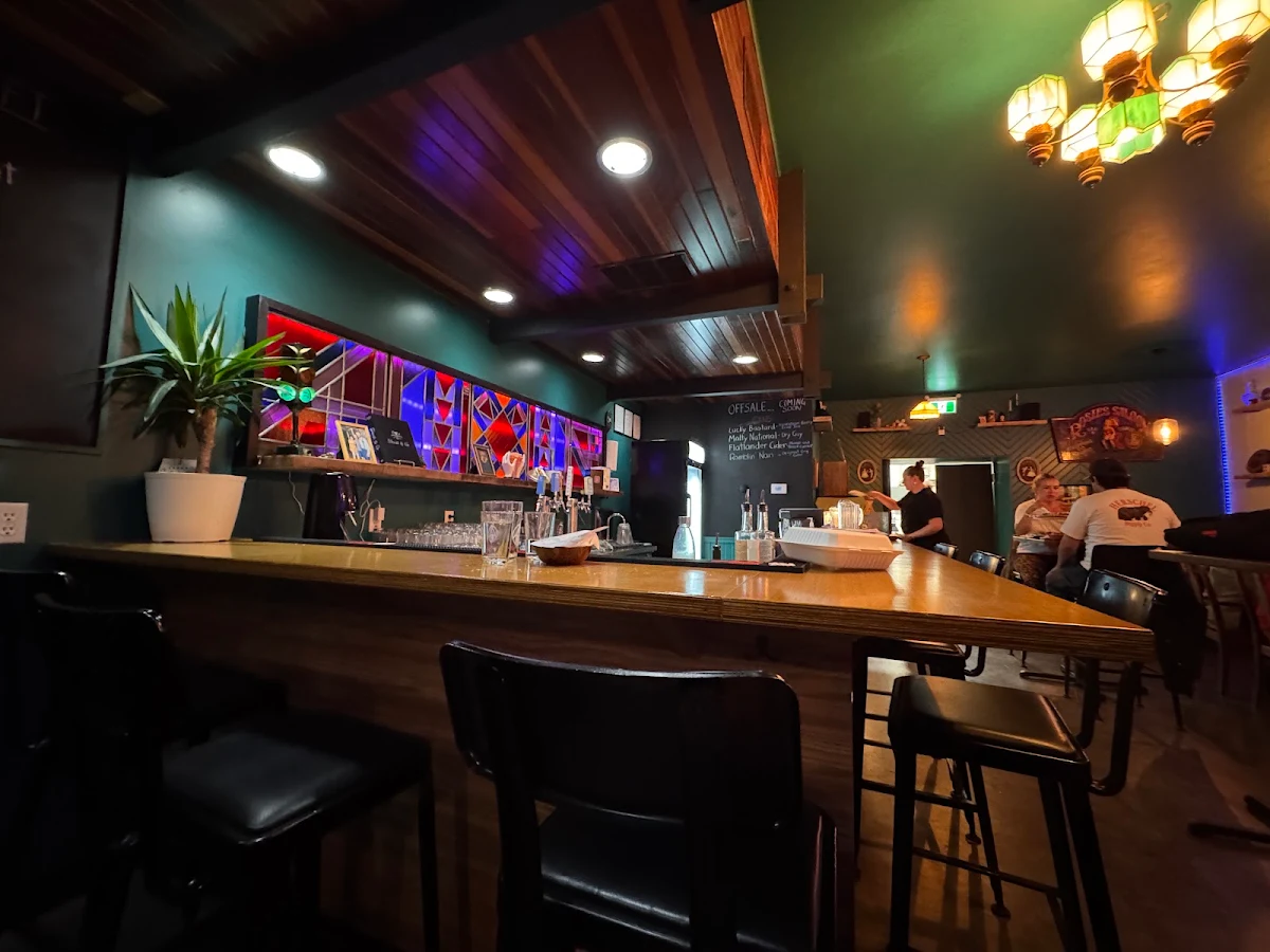 Vibe, Paradox Pizzeria & Brewery