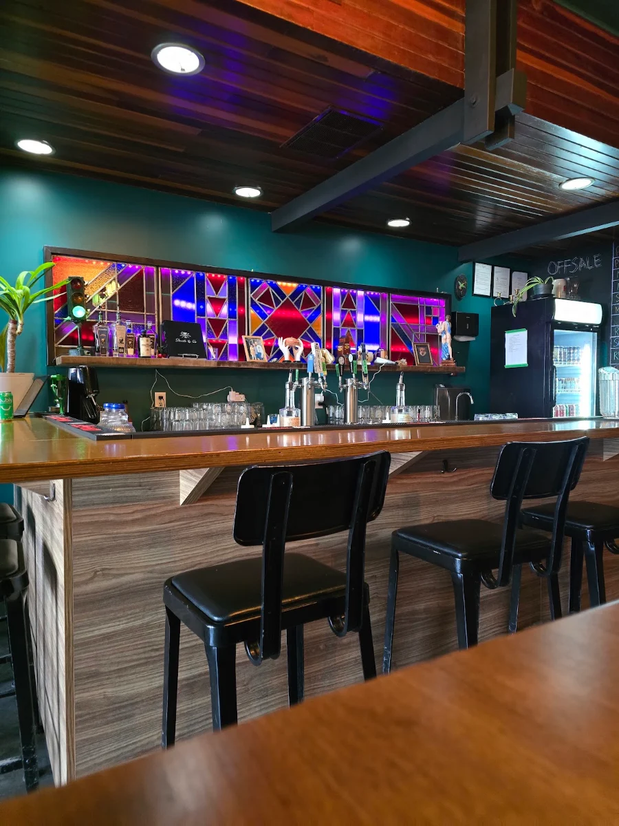 Vibe, Paradox Pizzeria & Brewery