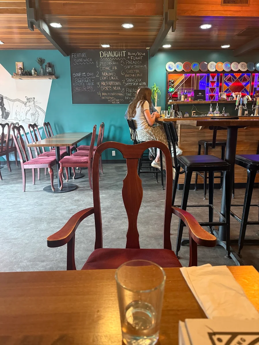 Vibe, Paradox Pizzeria & Brewery
