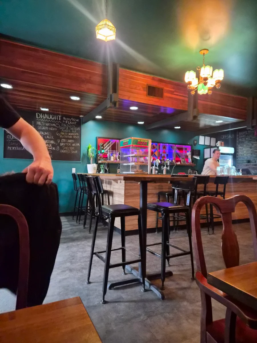 Vibe, Paradox Pizzeria & Brewery