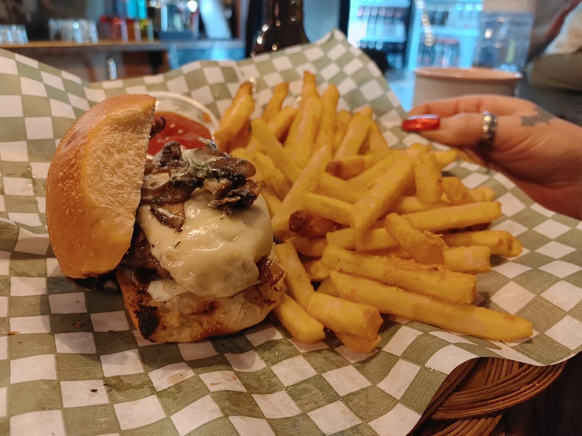 Food & drink, Mimico Pub & Grill