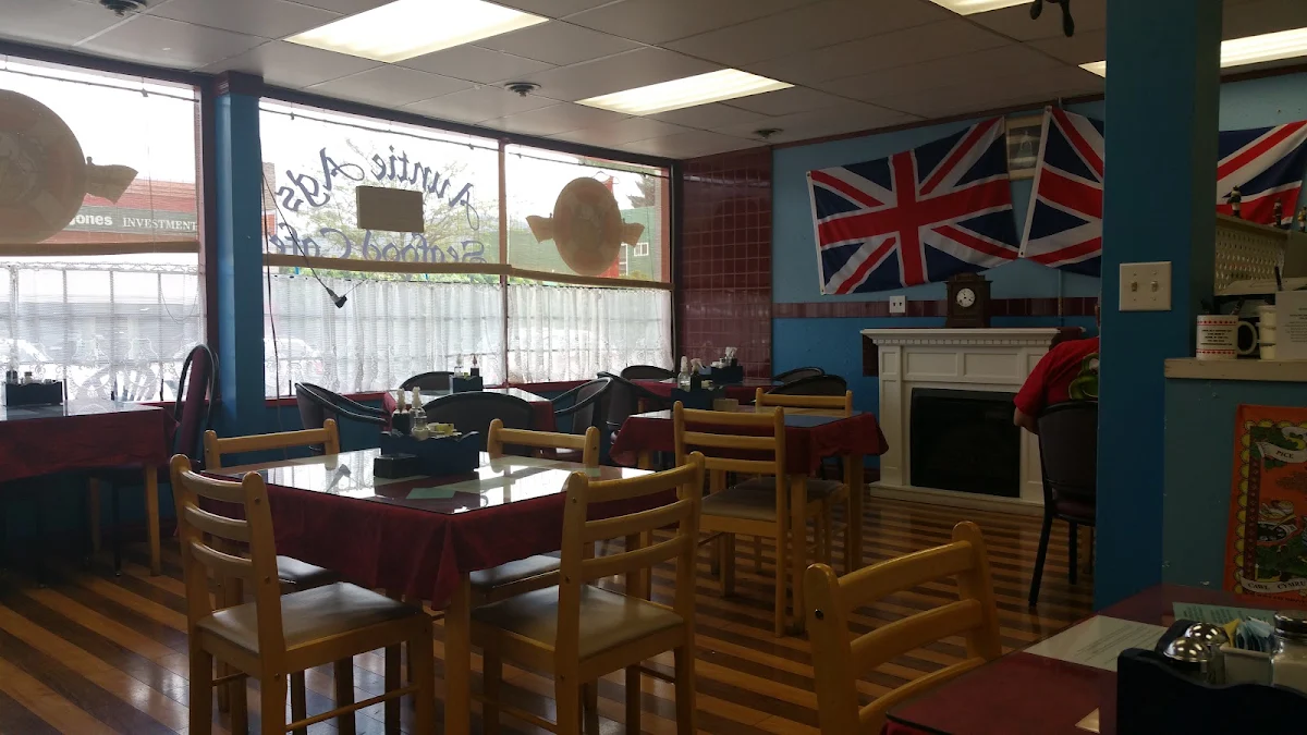 Vibe, Auntie Ag's Seafood Cafe