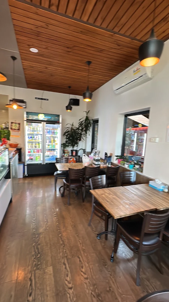 Vibe, Hand Wok Cafe