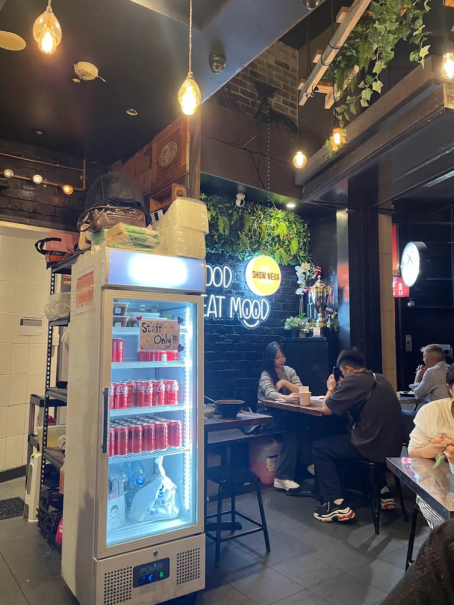Vibe, Show Neua Thai Street Food