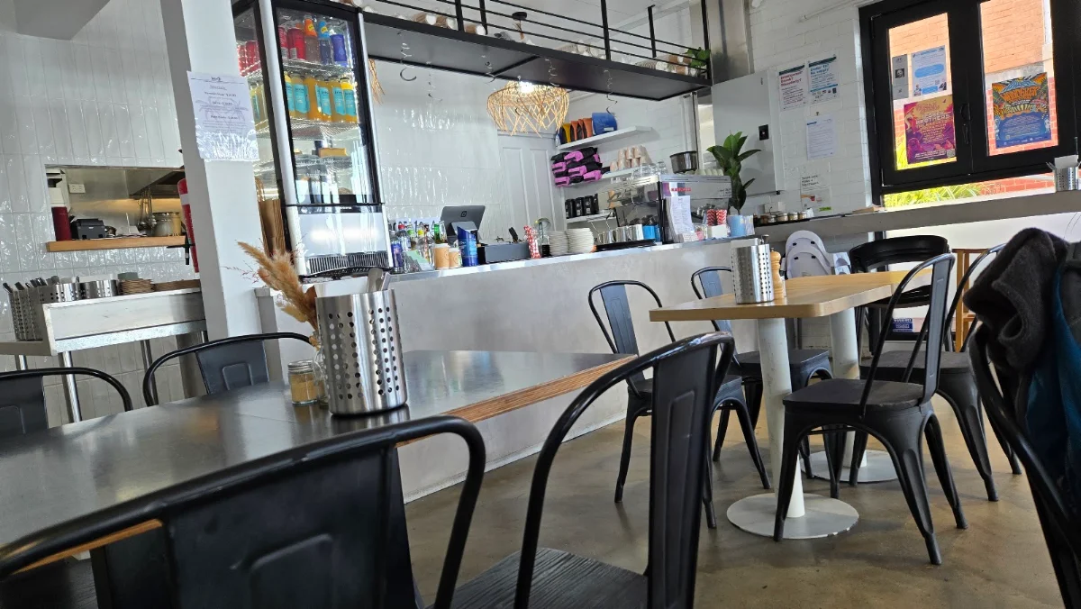 Vibe, M & O Cafe