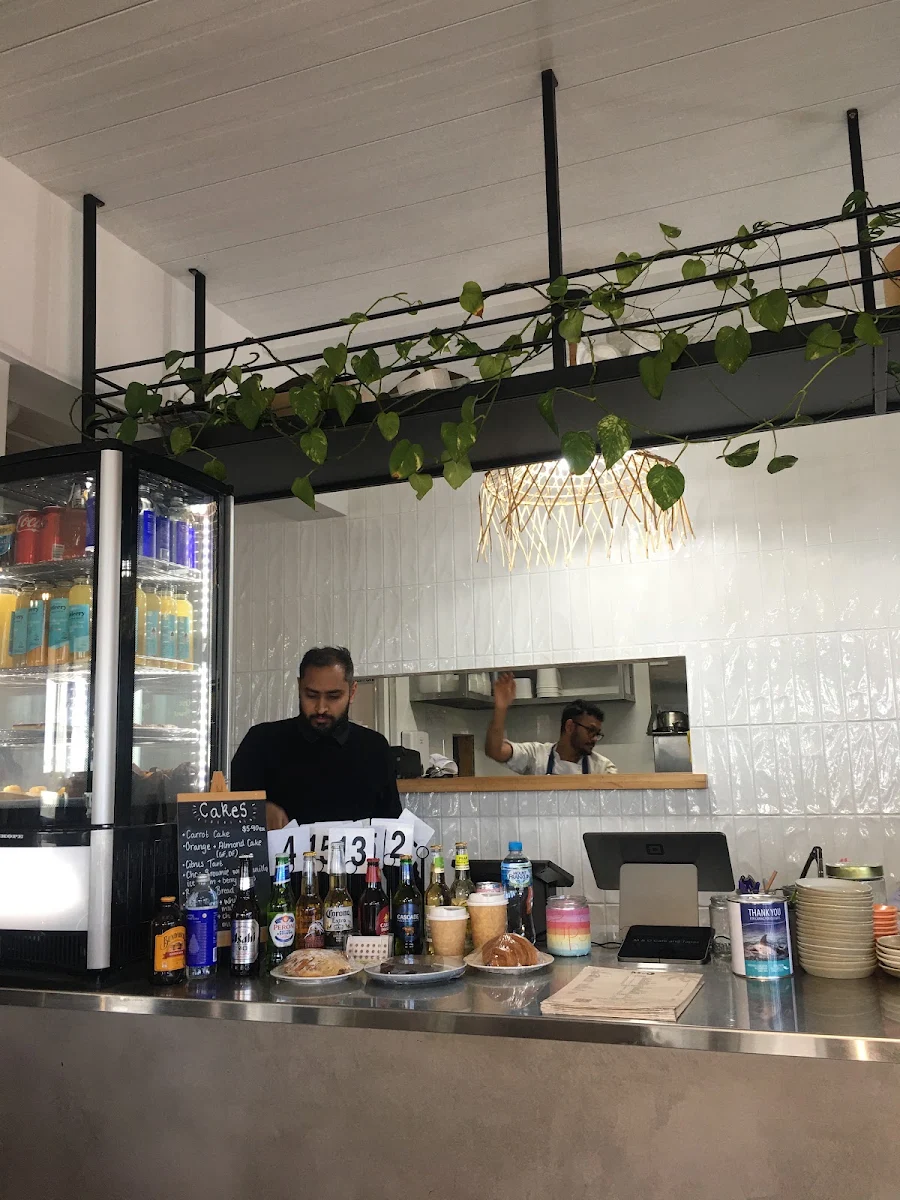 Vibe, M & O Cafe