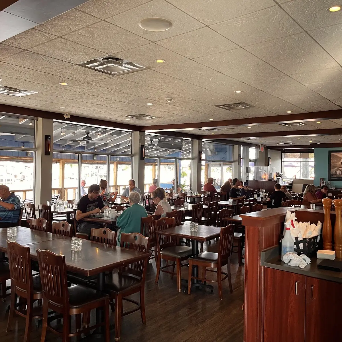Vibe, Sandbar Waterfront Grill